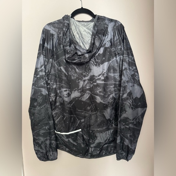 H&M Black and Gray Graphic Windbreaker Jacket - Picture 2 of 3